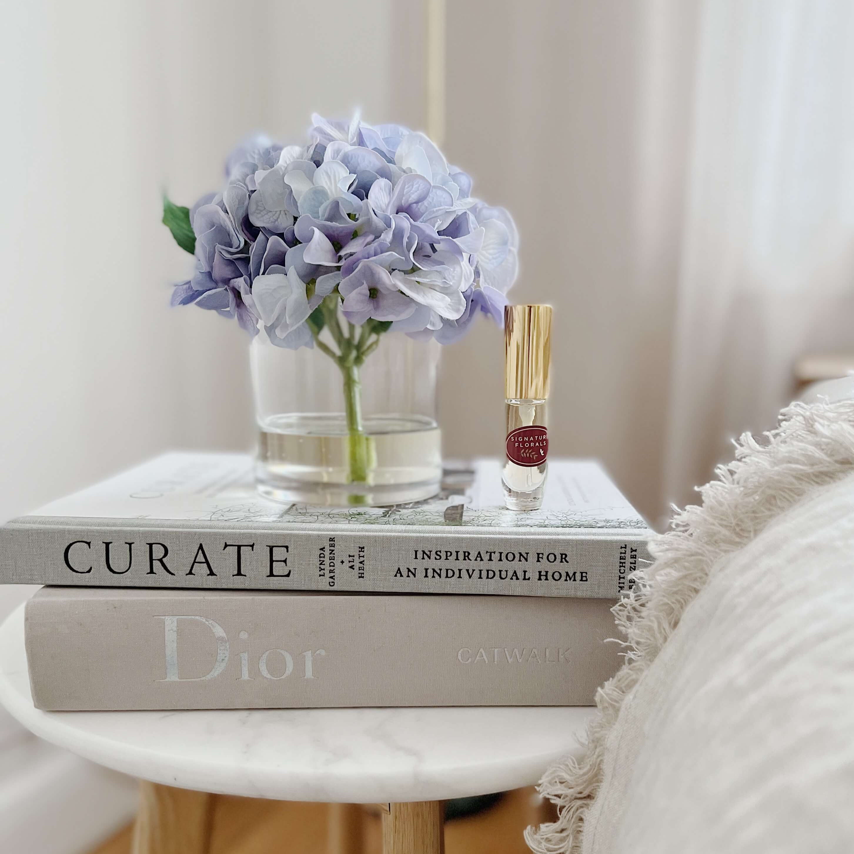 Blue hydrangea floral diffuser with perfume
