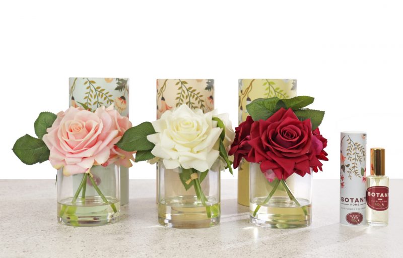 Silk flowers using rose and rose fragrnace