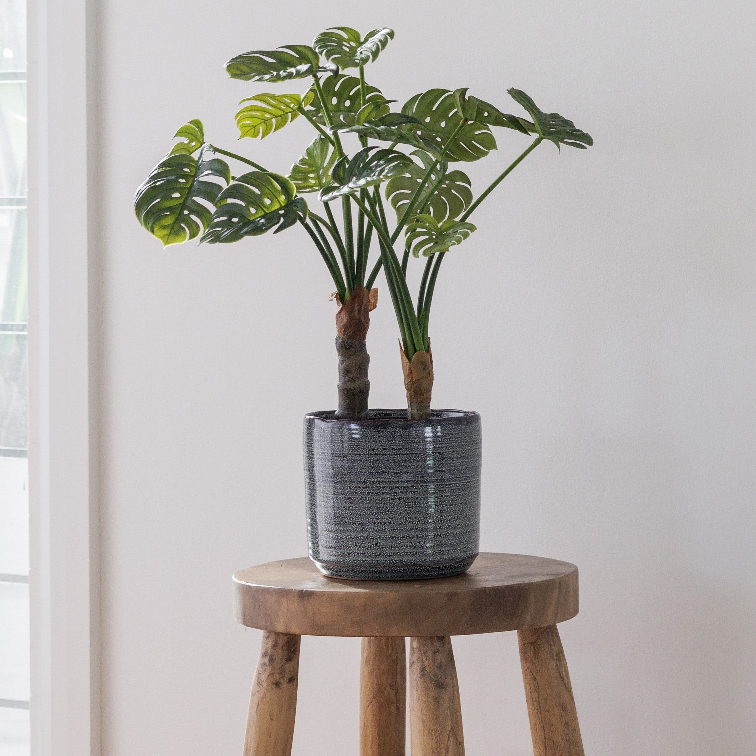 Artificial pot plant