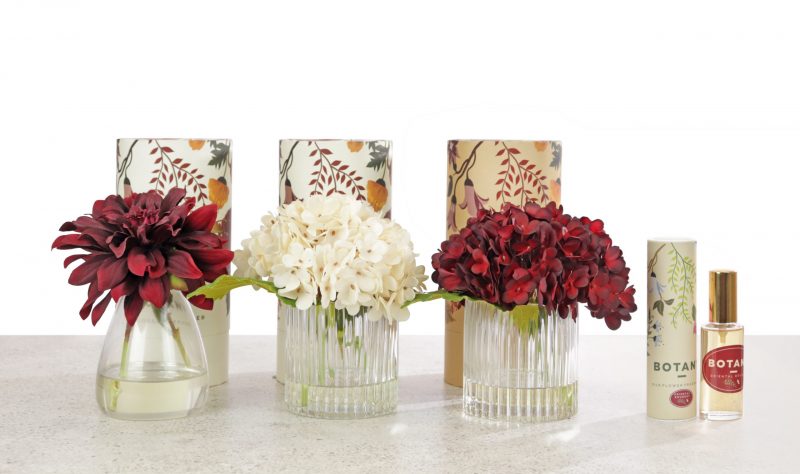 Fake flower arrangements with floral perfume spray in set